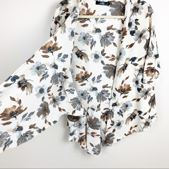 BKE Boutique Earth Tone Floral Kimono - Picture 3 of 10